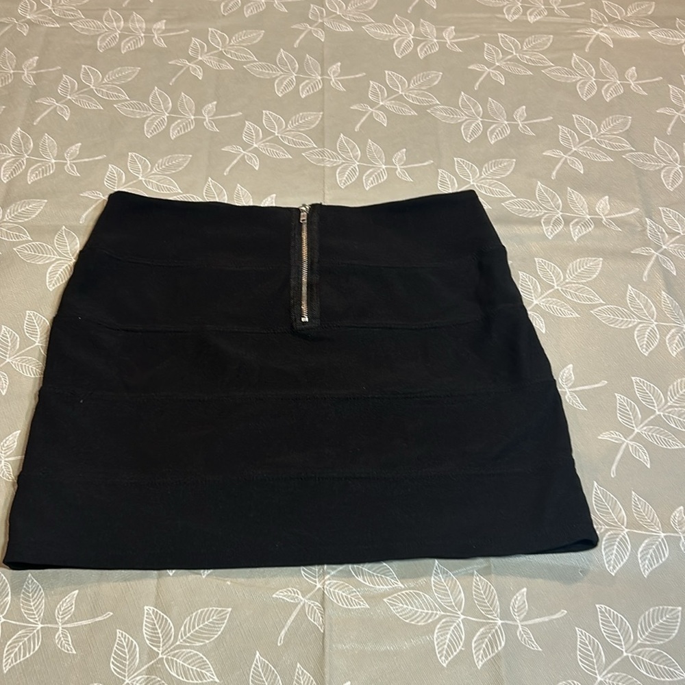Ladies Seductions Mini Skirt. - Picture 3 of 7
